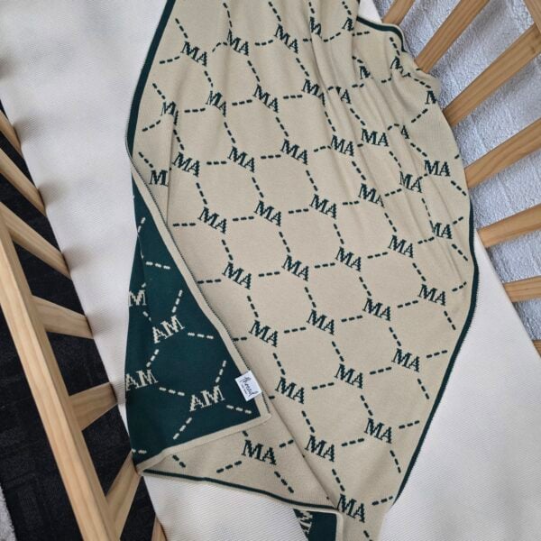 Manta personalizada com letra em losangos