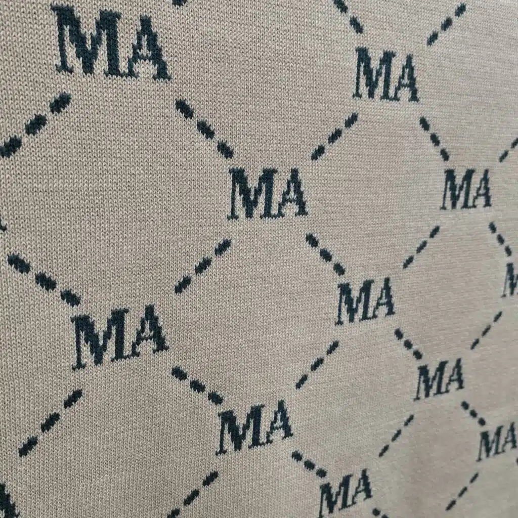 Manta personalizada com letra em losangos