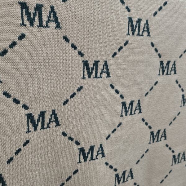 Manta personalizada com letra em losangos